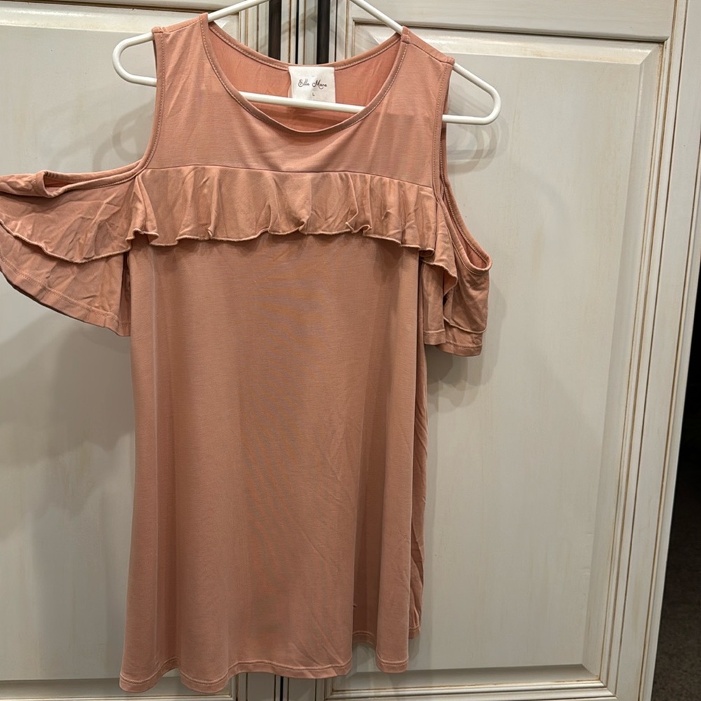 Cold shoulder short sleeve top